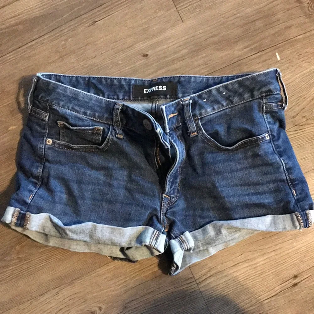 Express stretch+ low relaxed low rise Jean shorts - Picture 1 of 4